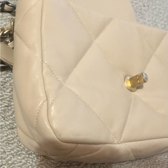 Chanel Tan Quilted Shoulder Bag - Picture 8 of 8